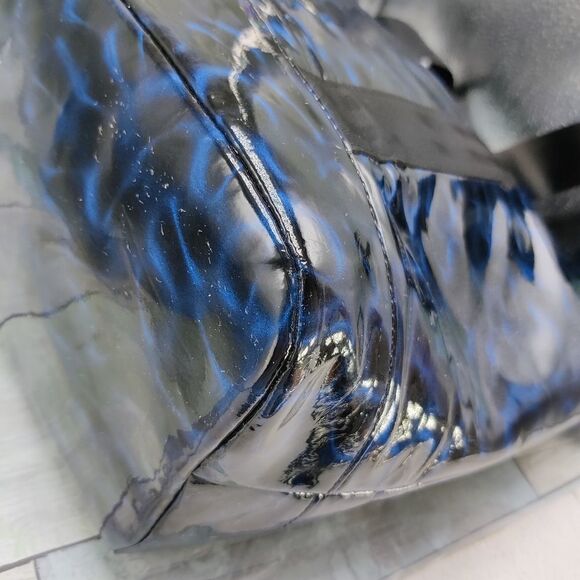 Ipowear large Tote Bag Iridescent Waves of Blue & Black Patent, Zip Top, Lined - Picture 3 of 16